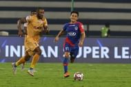 Sunil Chhetri (right) of Bengaluru FC vies with Arnold Issoko of Mumbai City (Image Courtesy: ISL)